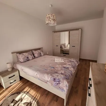 C&l Apartment *